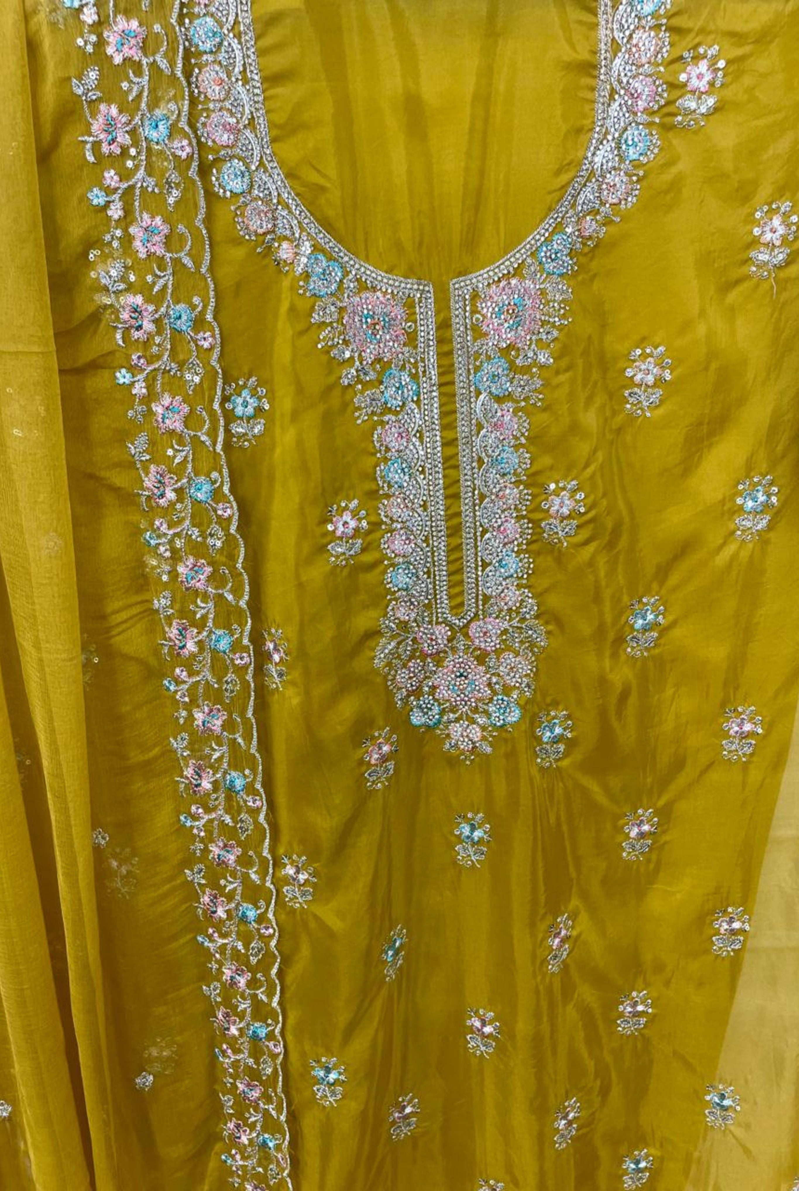 Traditional Charm Embroidered Set | 03