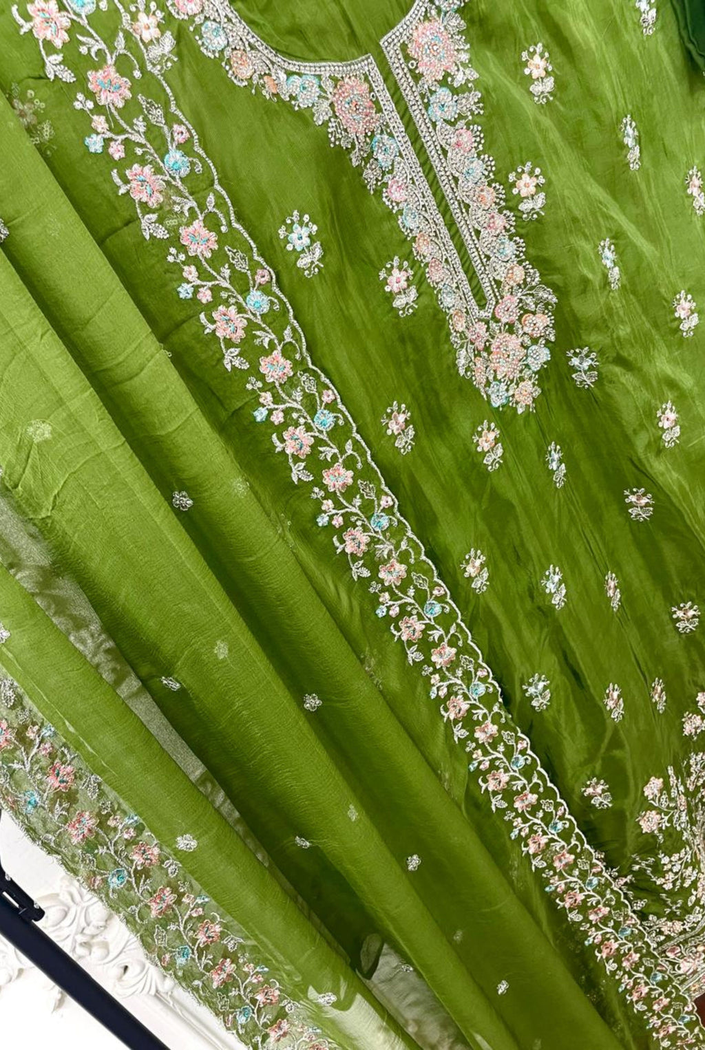 Traditional Charm Embroidered Set | 04