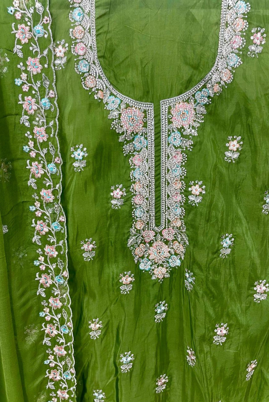 Traditional Charm Embroidered Set | 04