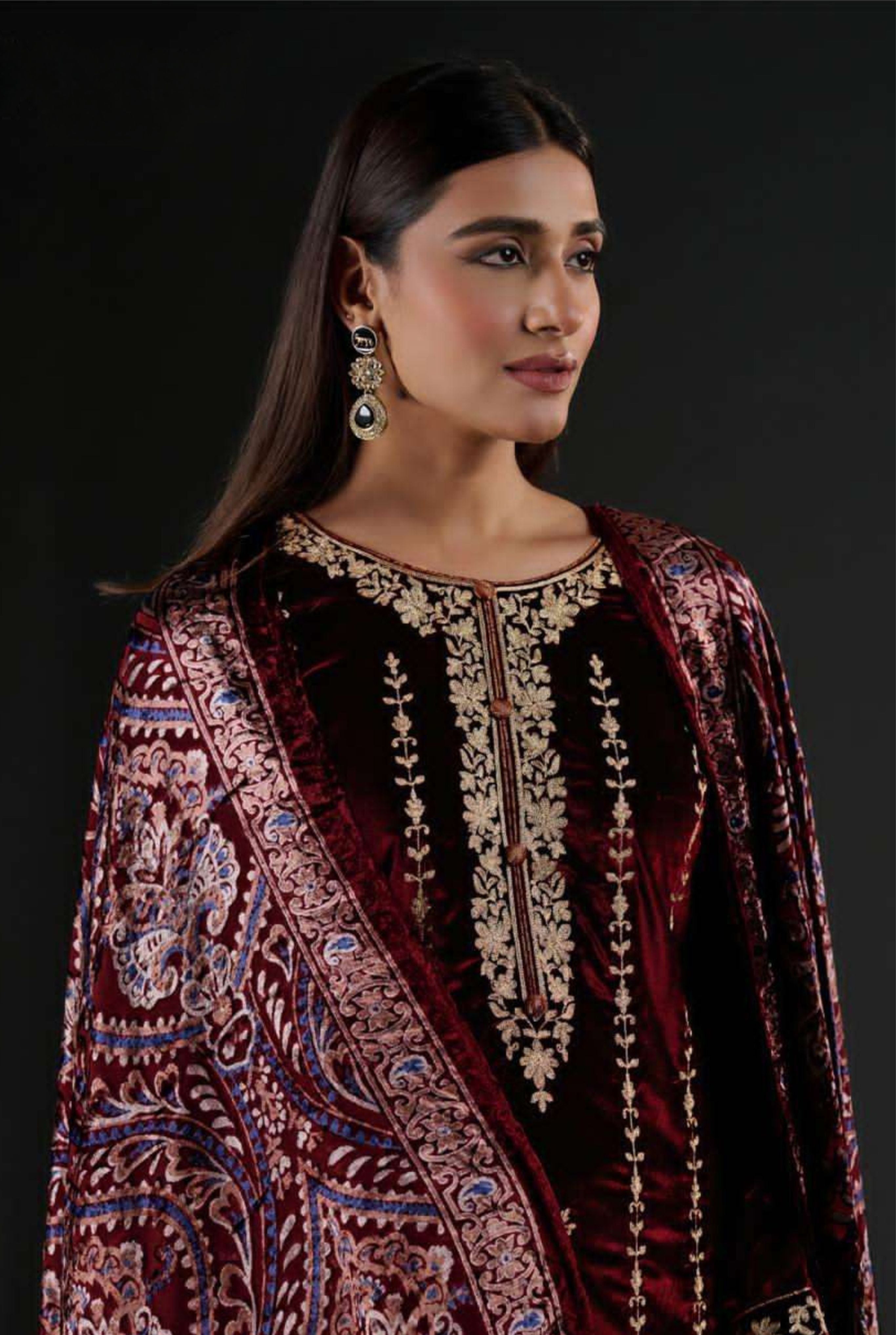 𝗖𝗹𝗮𝘀𝘀𝗶𝗰 𝗩𝗲𝗹𝘃𝗲𝘁 𝗟𝘂𝘅𝘂𝗿𝘆 𝗦𝗲𝘁 | 𝗗-𝟭𝟭𝟵𝟴