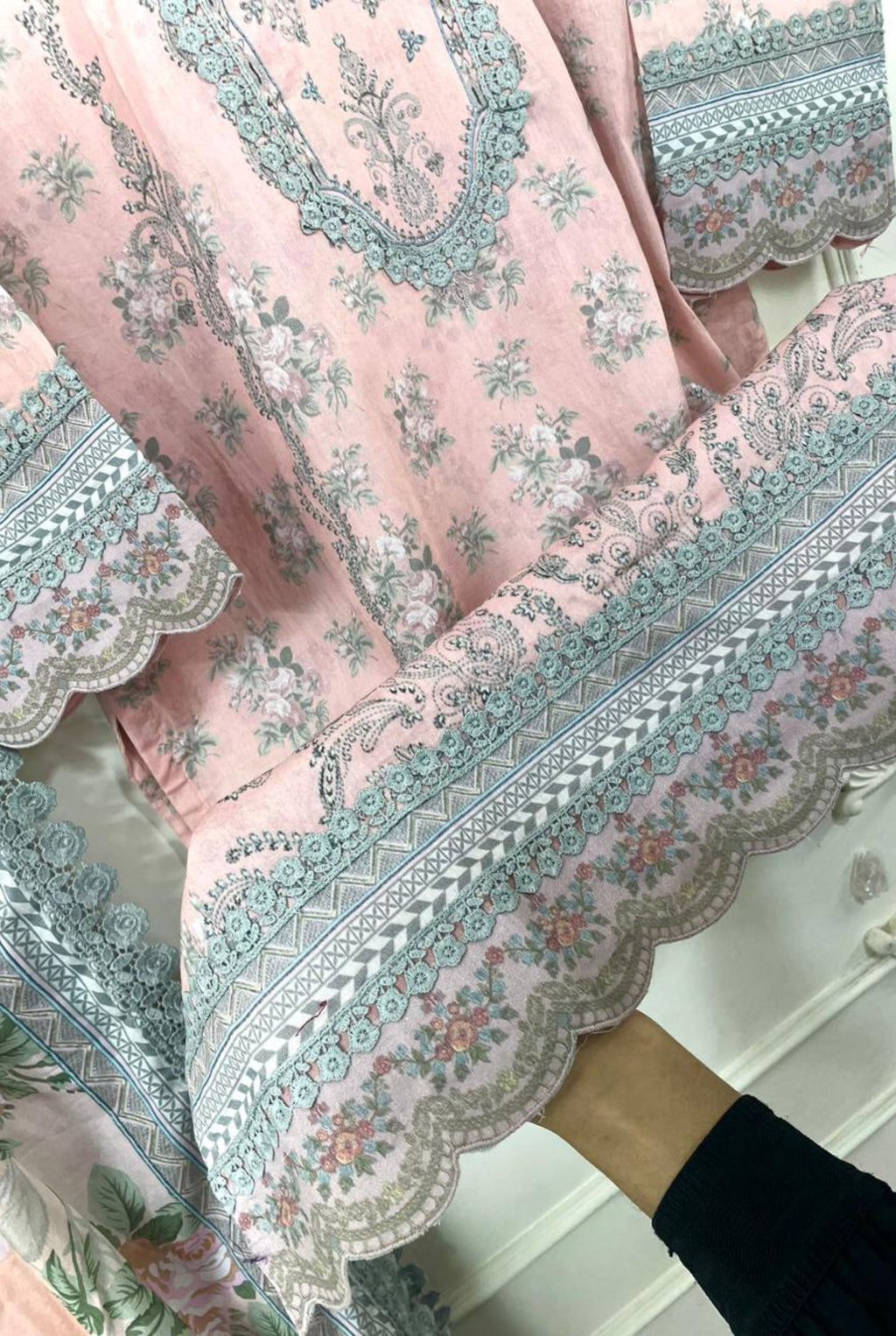 𝗖𝗹𝗮𝘀𝘀𝗶𝗰 𝗙𝗹𝗼𝗿𝗮𝗹 𝗘𝗱𝗶𝘁𝗶𝗼𝗻 | 𝟭𝟮𝟬𝟯