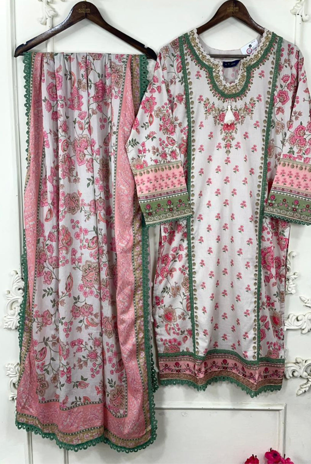 𝗖𝗹𝗮𝘀𝘀𝗶𝗰 𝗙𝗹𝗼𝗿𝗮𝗹 𝗘𝗱𝗶𝘁𝗶𝗼𝗻 | 𝟭𝟮𝟬𝟱