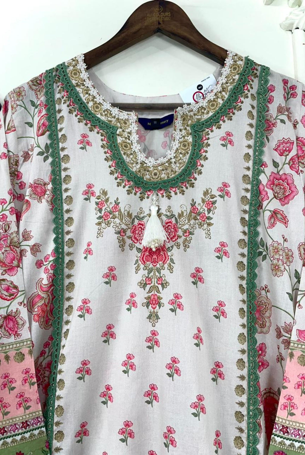 𝗖𝗹𝗮𝘀𝘀𝗶𝗰 𝗙𝗹𝗼𝗿𝗮𝗹 𝗘𝗱𝗶𝘁𝗶𝗼𝗻 | 𝟭𝟮𝟬𝟱