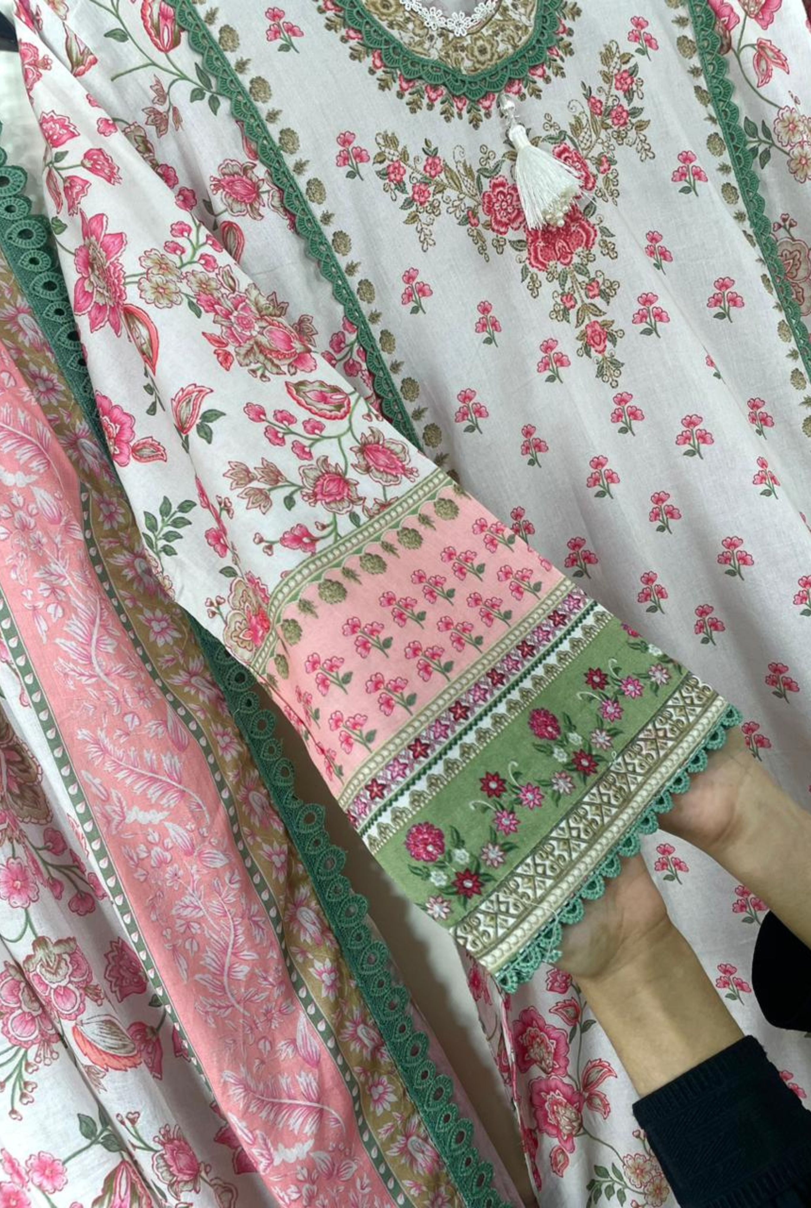 𝗖𝗹𝗮𝘀𝘀𝗶𝗰 𝗙𝗹𝗼𝗿𝗮𝗹 𝗘𝗱𝗶𝘁𝗶𝗼𝗻 | 𝟭𝟮𝟬𝟱