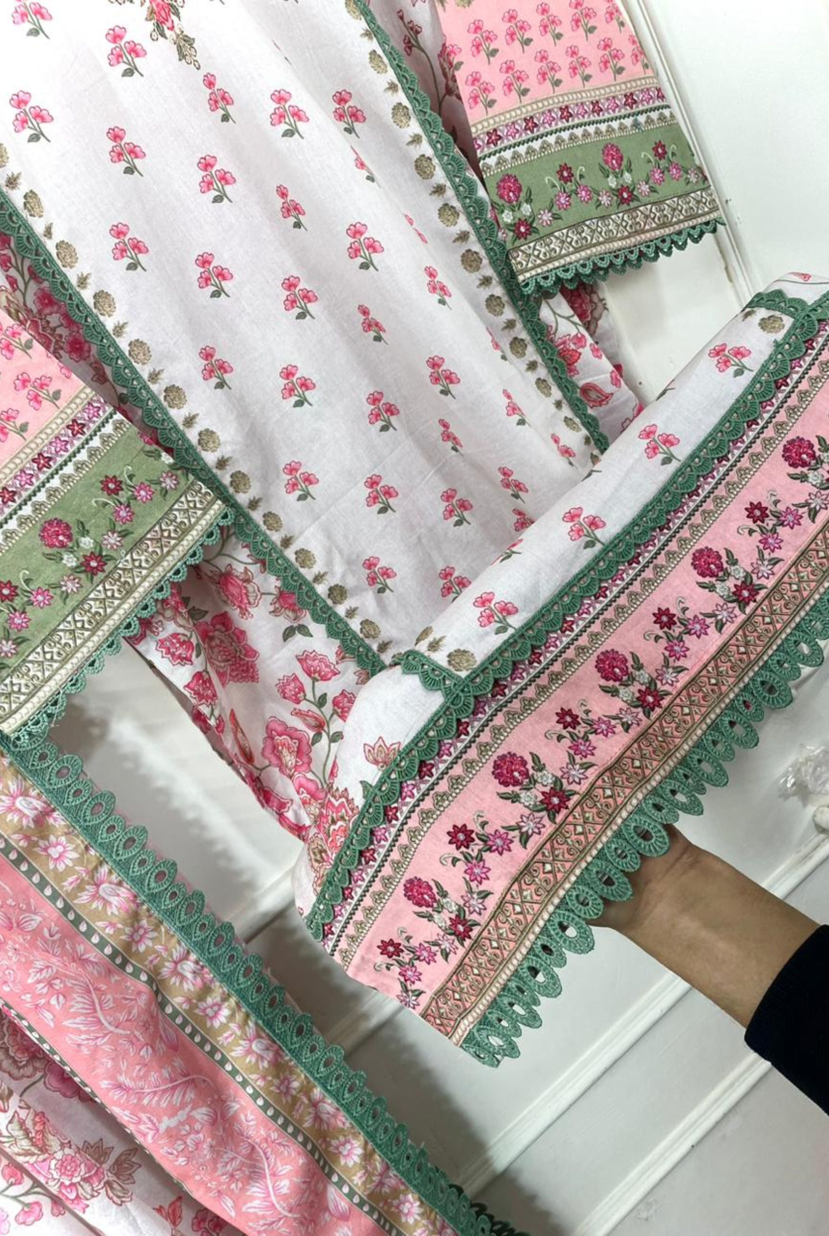 𝗖𝗹𝗮𝘀𝘀𝗶𝗰 𝗙𝗹𝗼𝗿𝗮𝗹 𝗘𝗱𝗶𝘁𝗶𝗼𝗻 | 𝟭𝟮𝟬𝟱