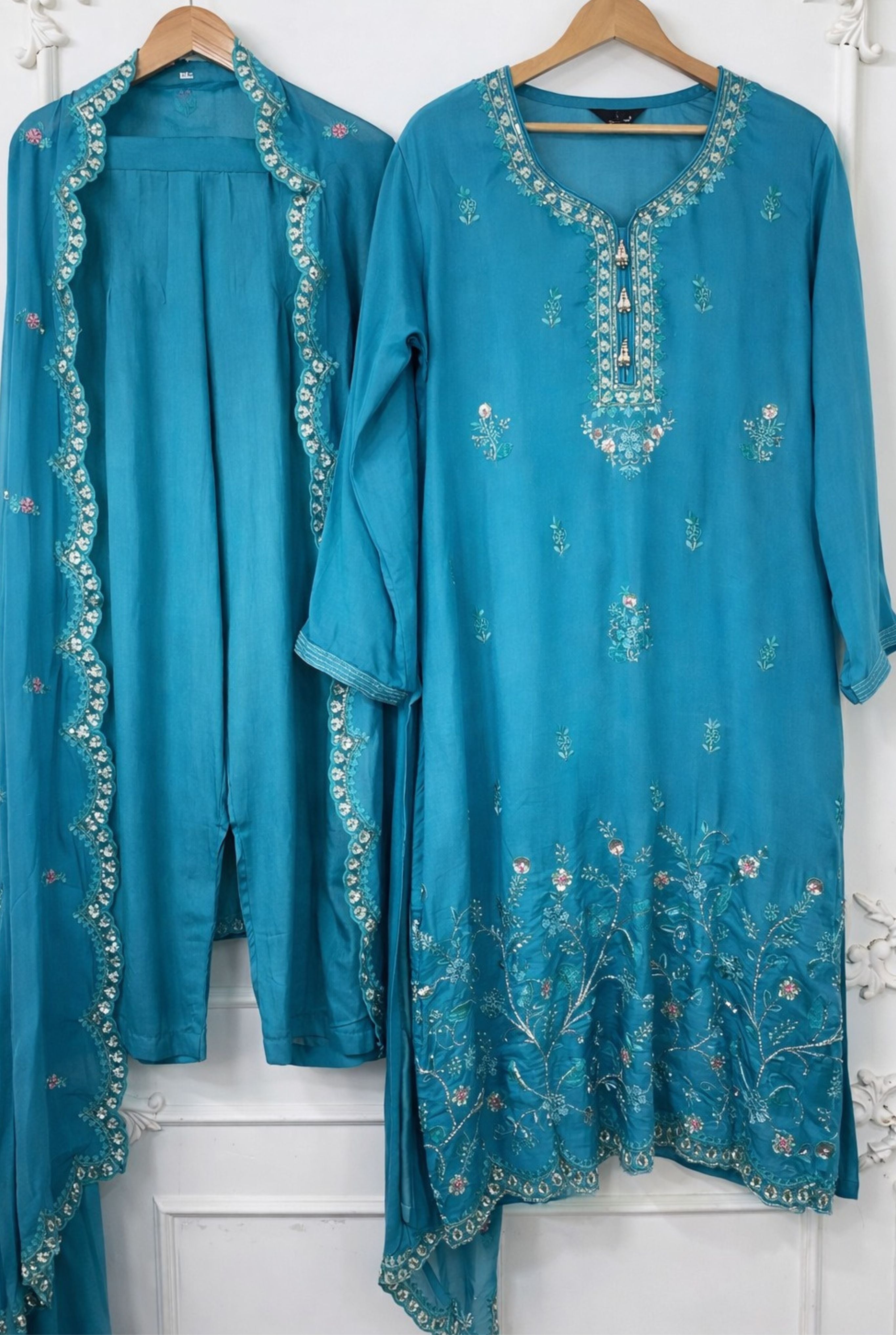 Floral Classic Set by Zainab Chottani | 1001-1002