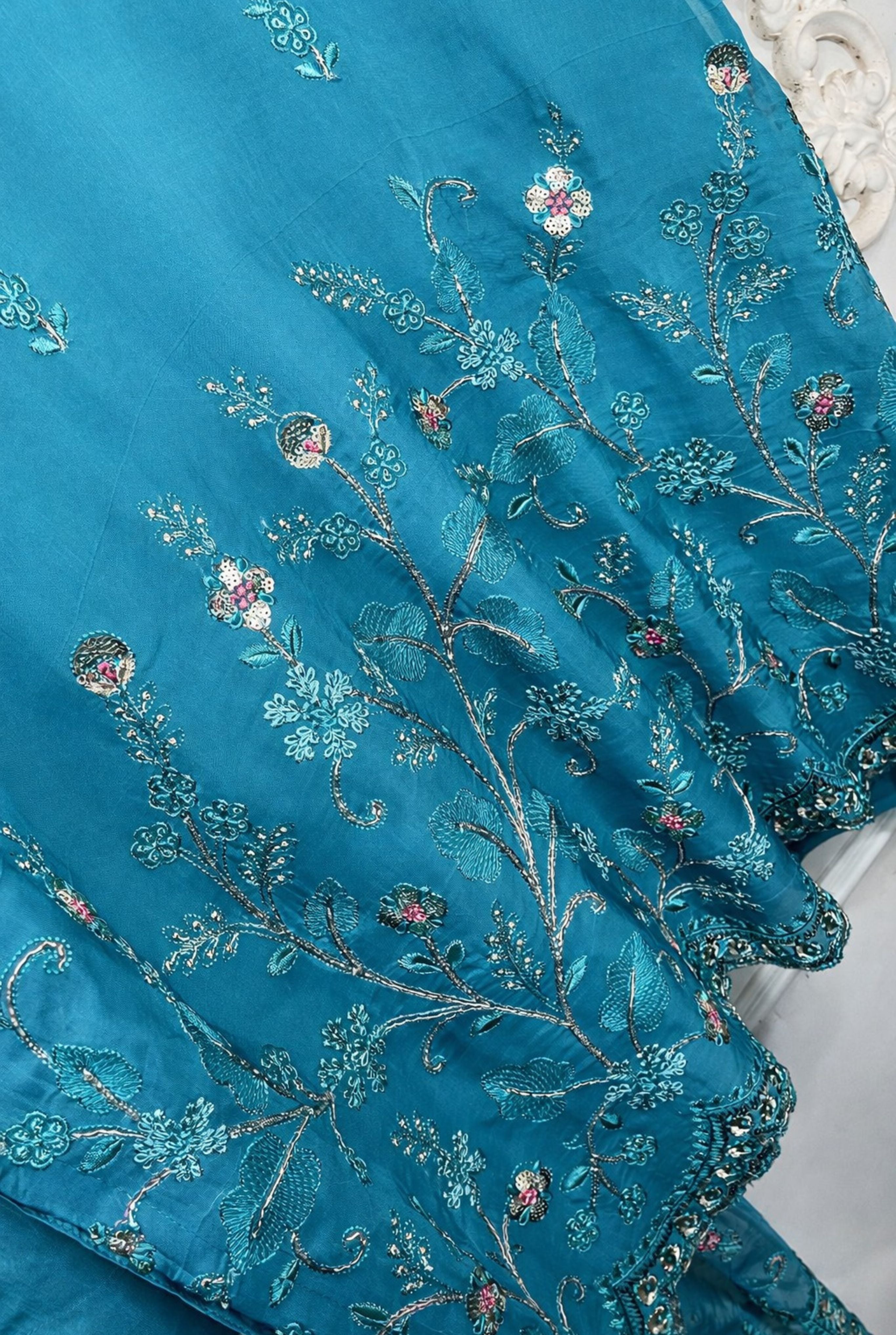 Floral Classic Set by Zainab Chottani | 1001-1002