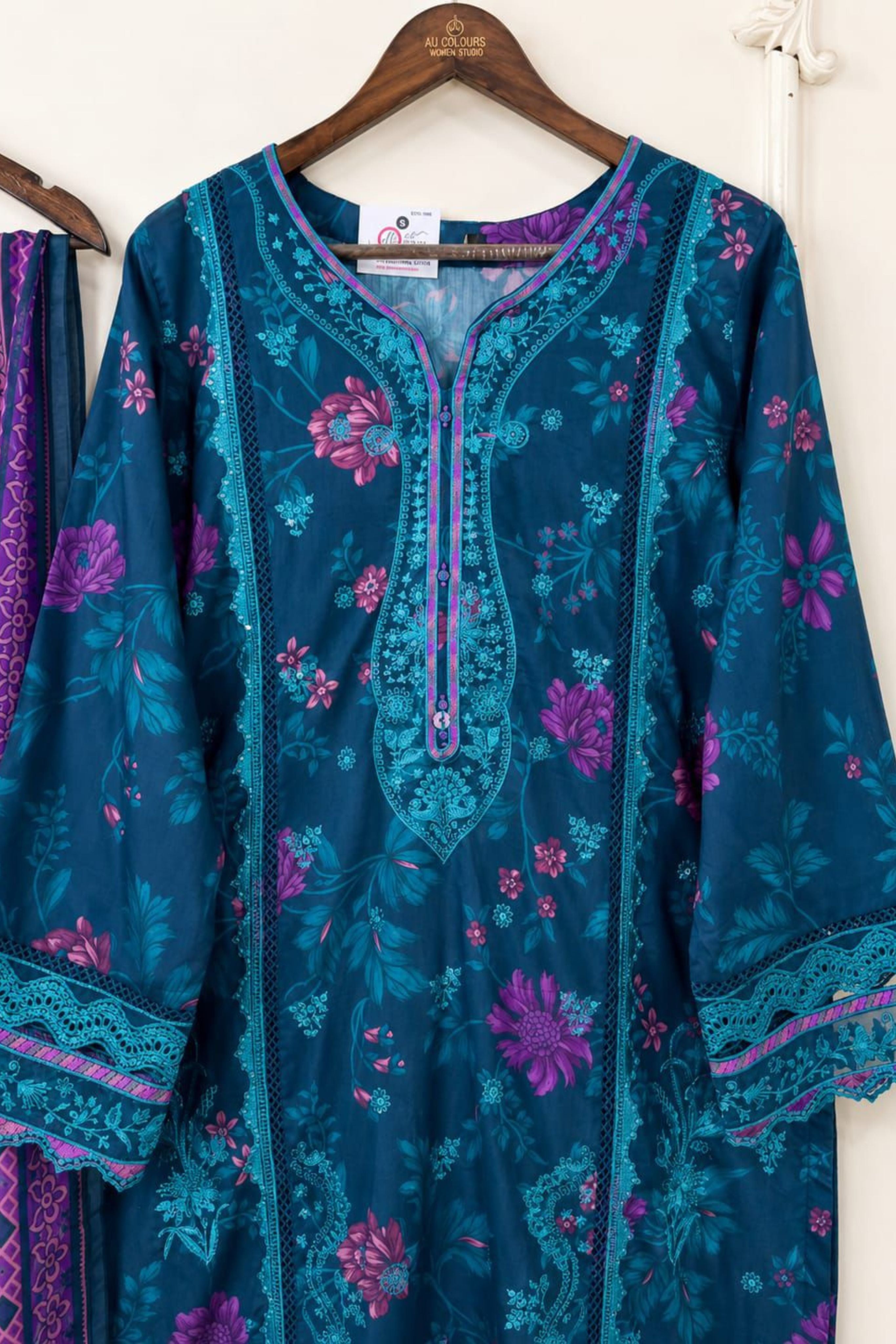 The Luxurious Lawn Edit | 6504