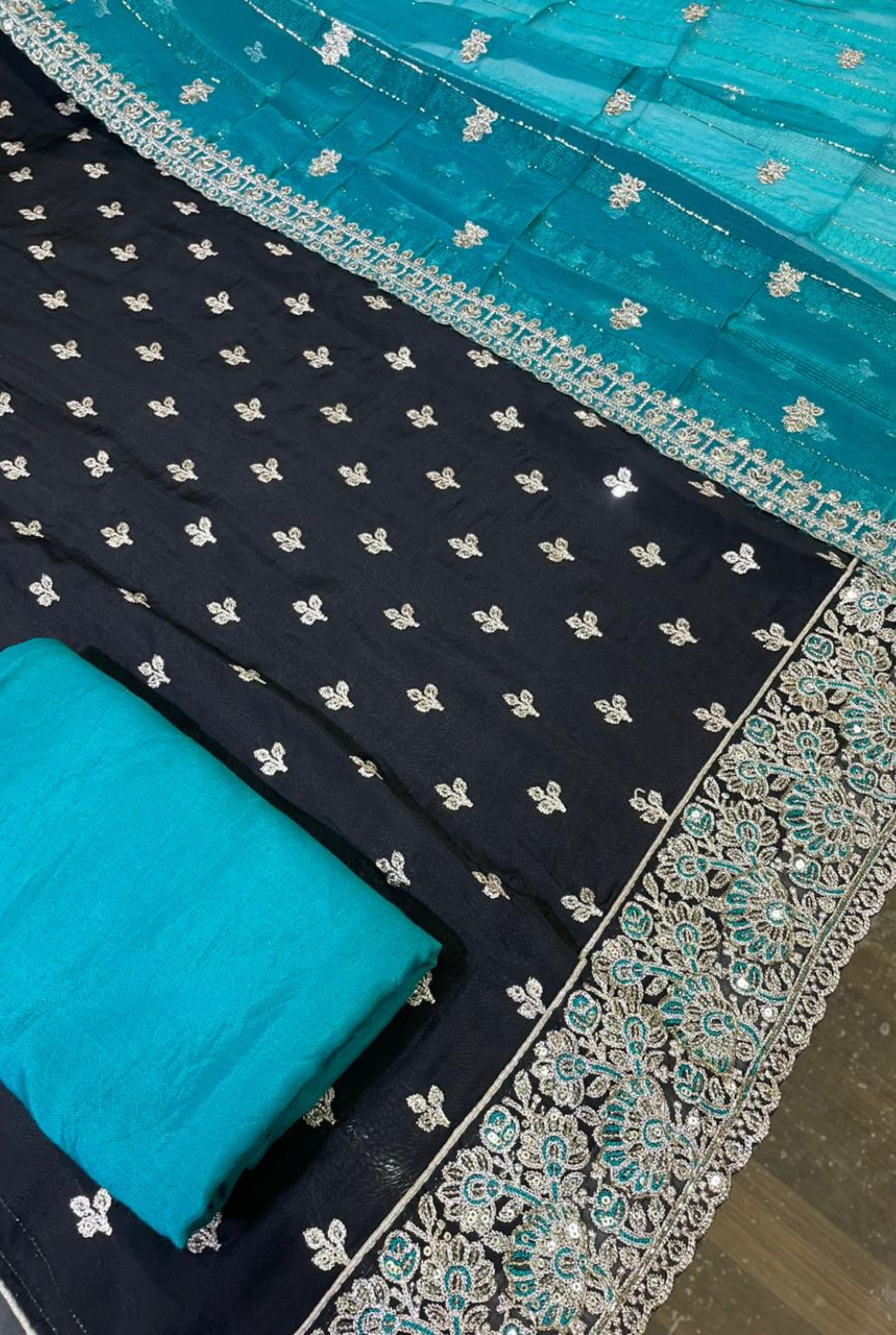 Luxury Traditional Embroidery Suit || 2204