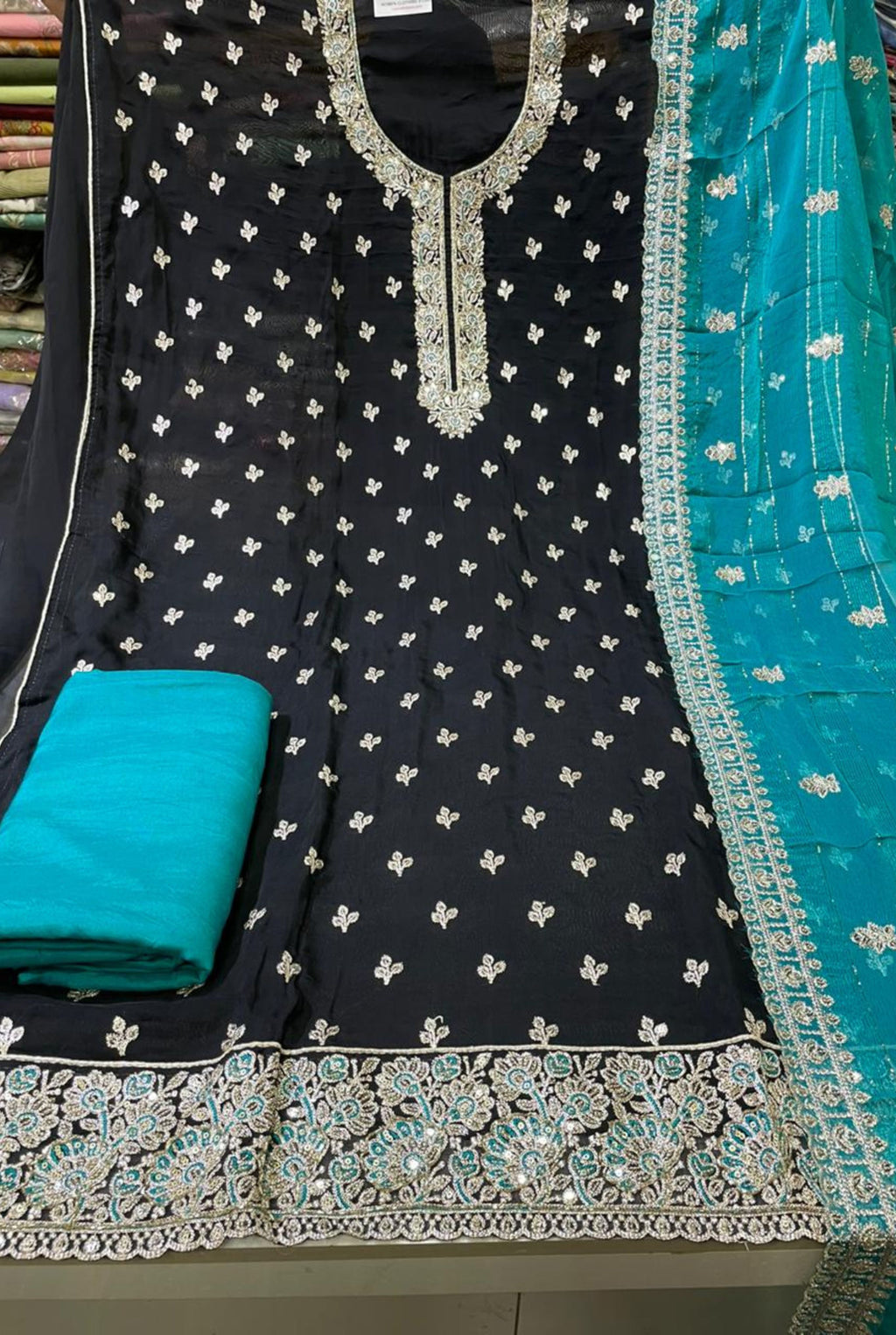 Luxury Traditional Embroidery Suit || 2204