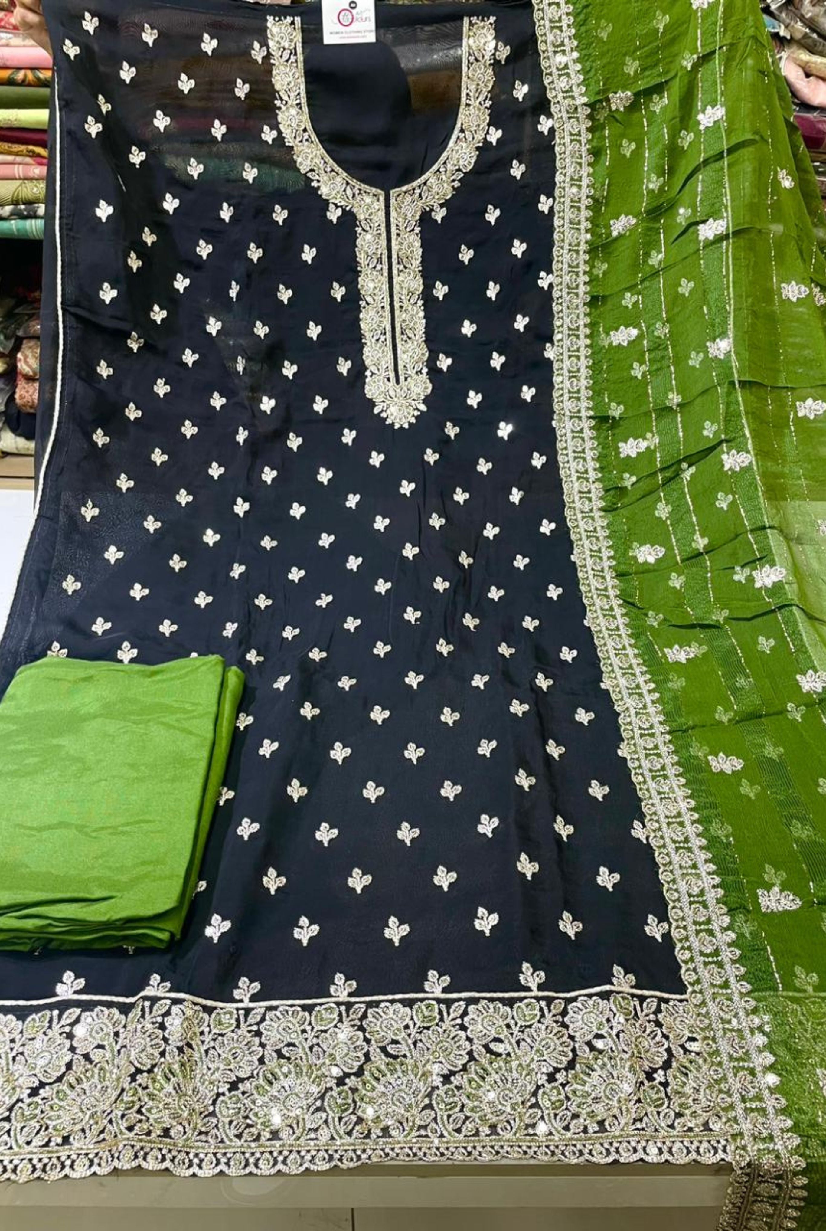 Luxury Traditional Embroidery Suit || 2203