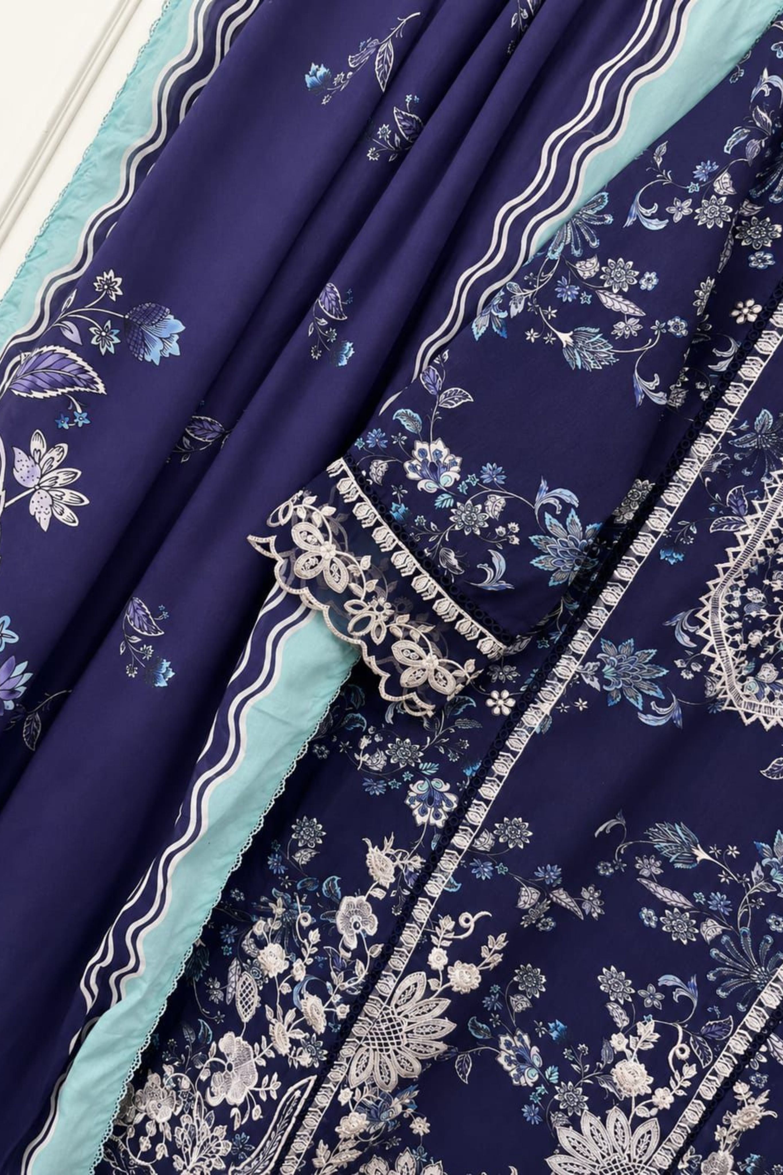 The Luxurious Lawn Edit | 6501
