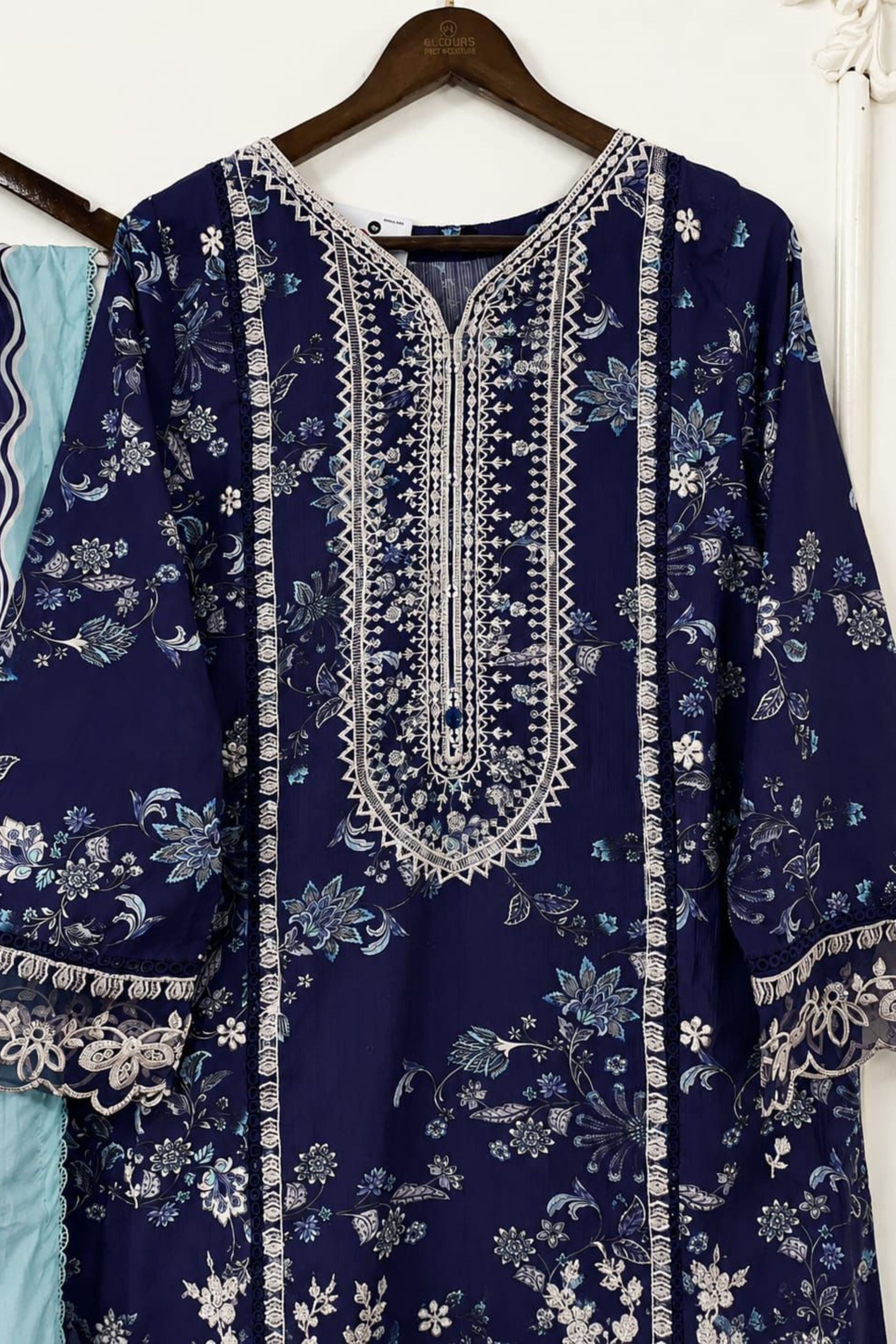 The Luxurious Lawn Edit | 6501