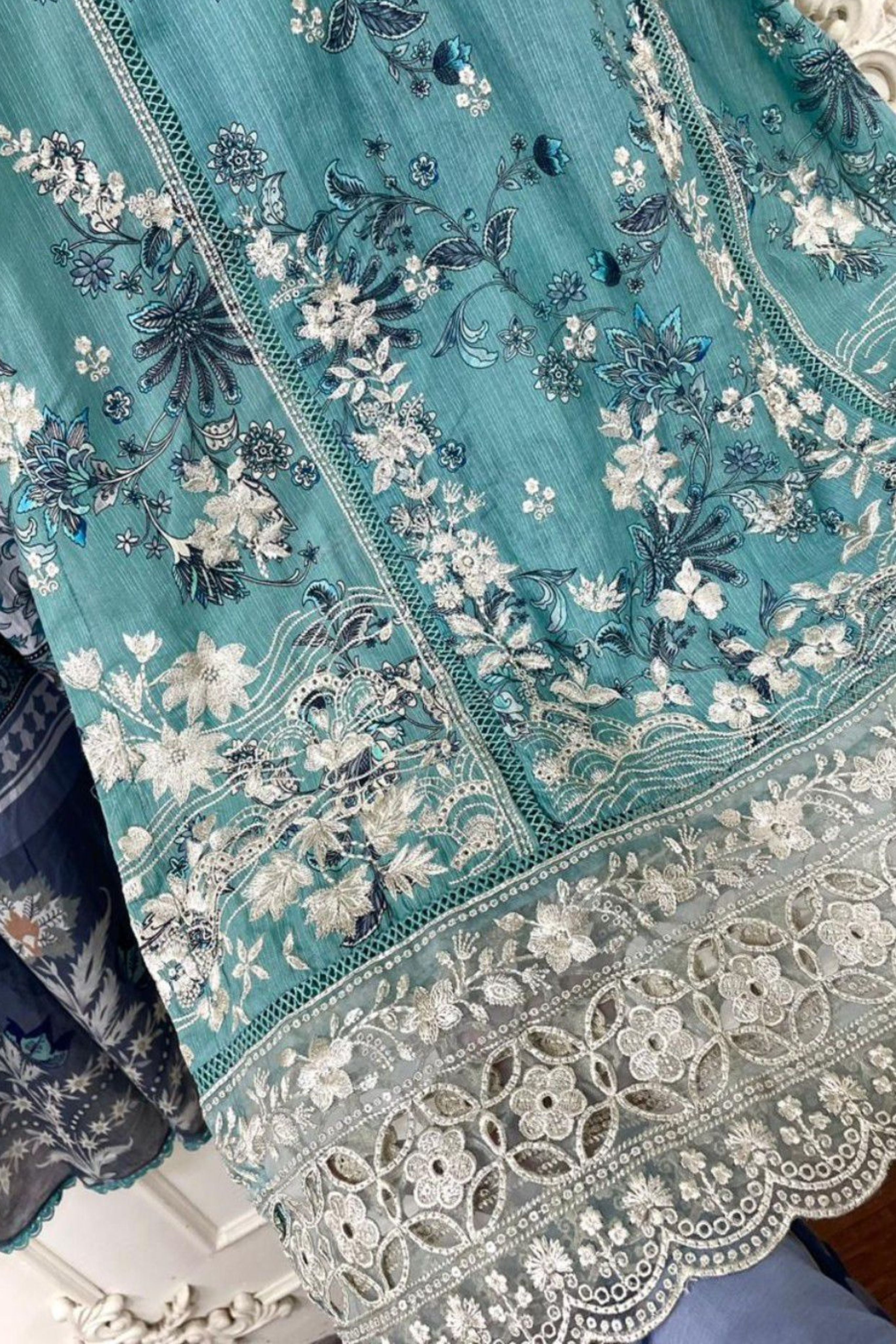The Luxurious Lawn Edit | 6505