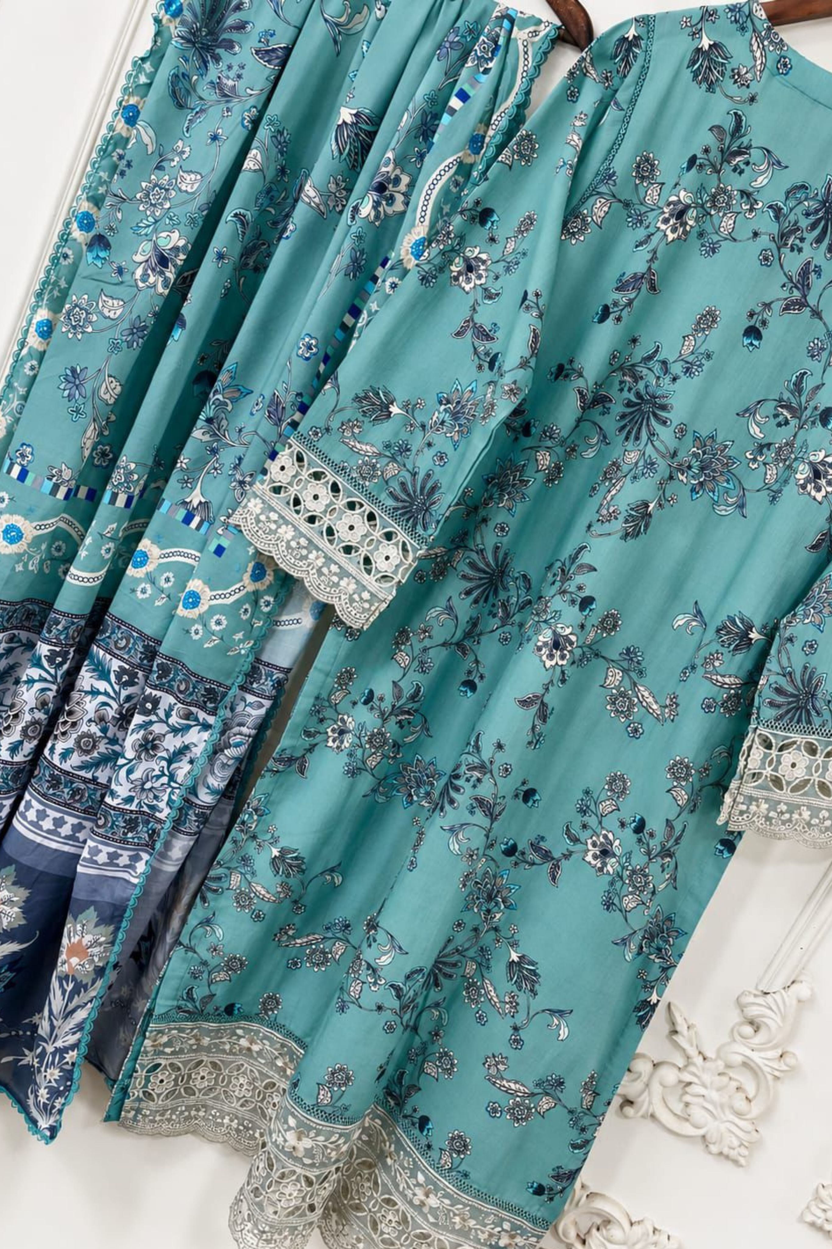 The Luxurious Lawn Edit | 6505