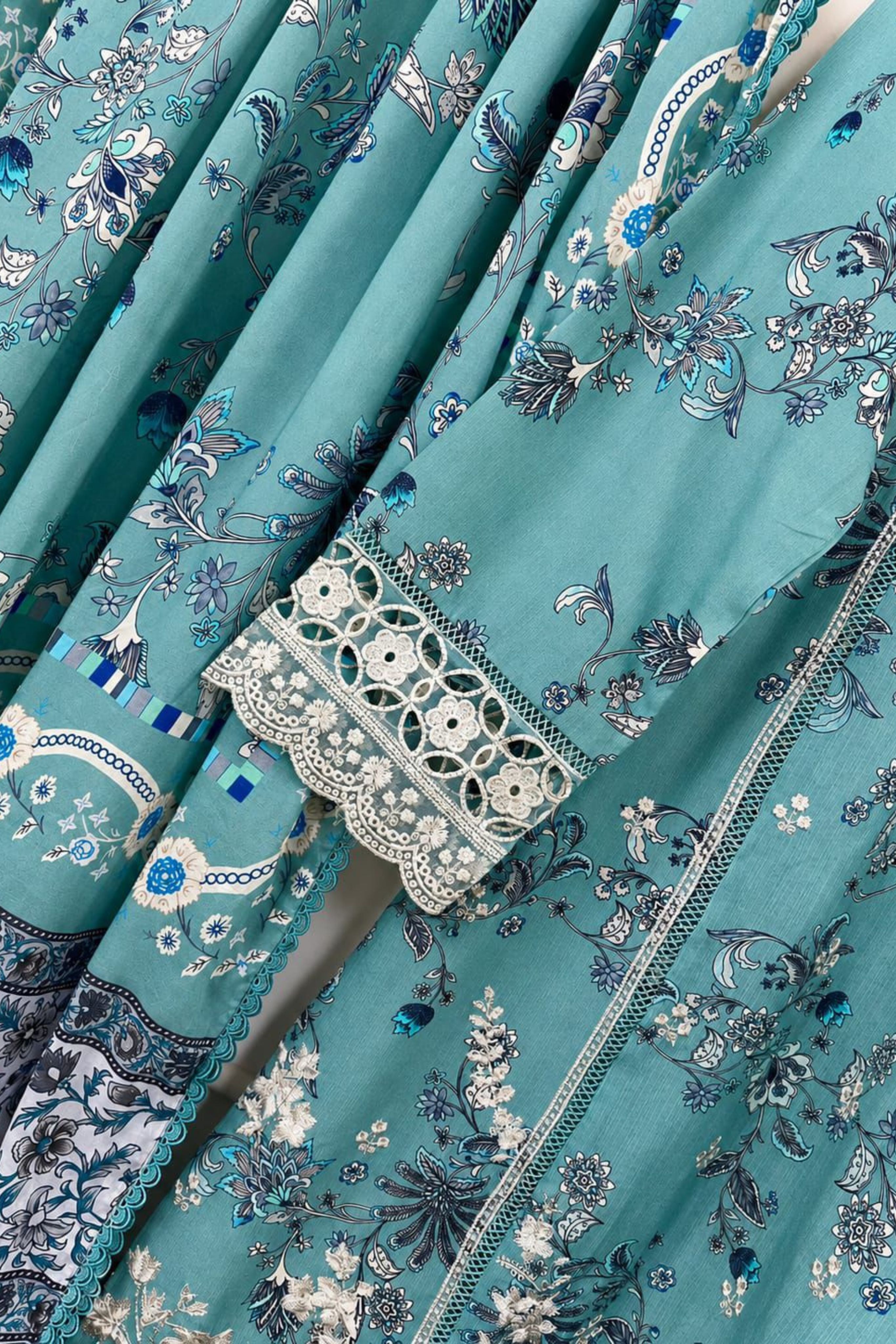 The Luxurious Lawn Edit | 6505