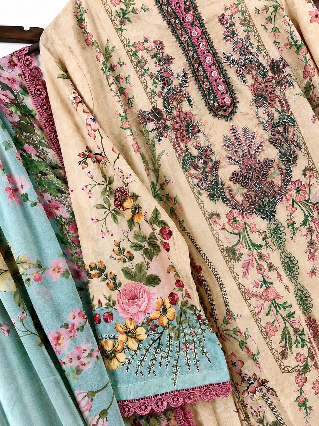 Bahar -E -Gul Lawn Edit | 4215