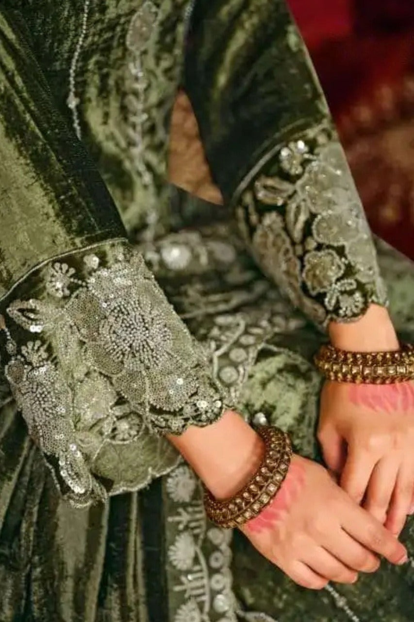 Velvet Radiance Festive Drop |  | 1704