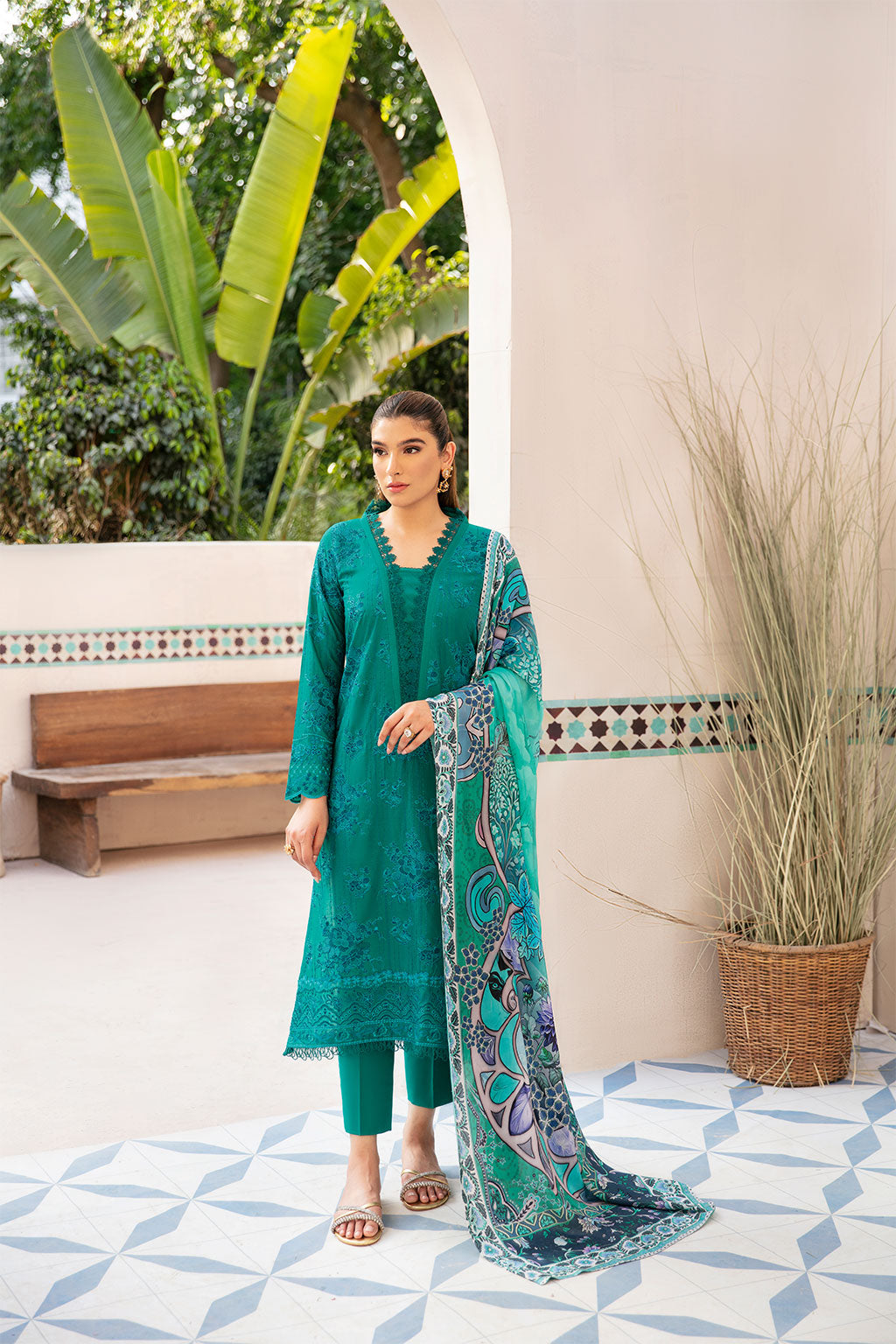 Ramsha Andaaz Luxury Lawn - 1002