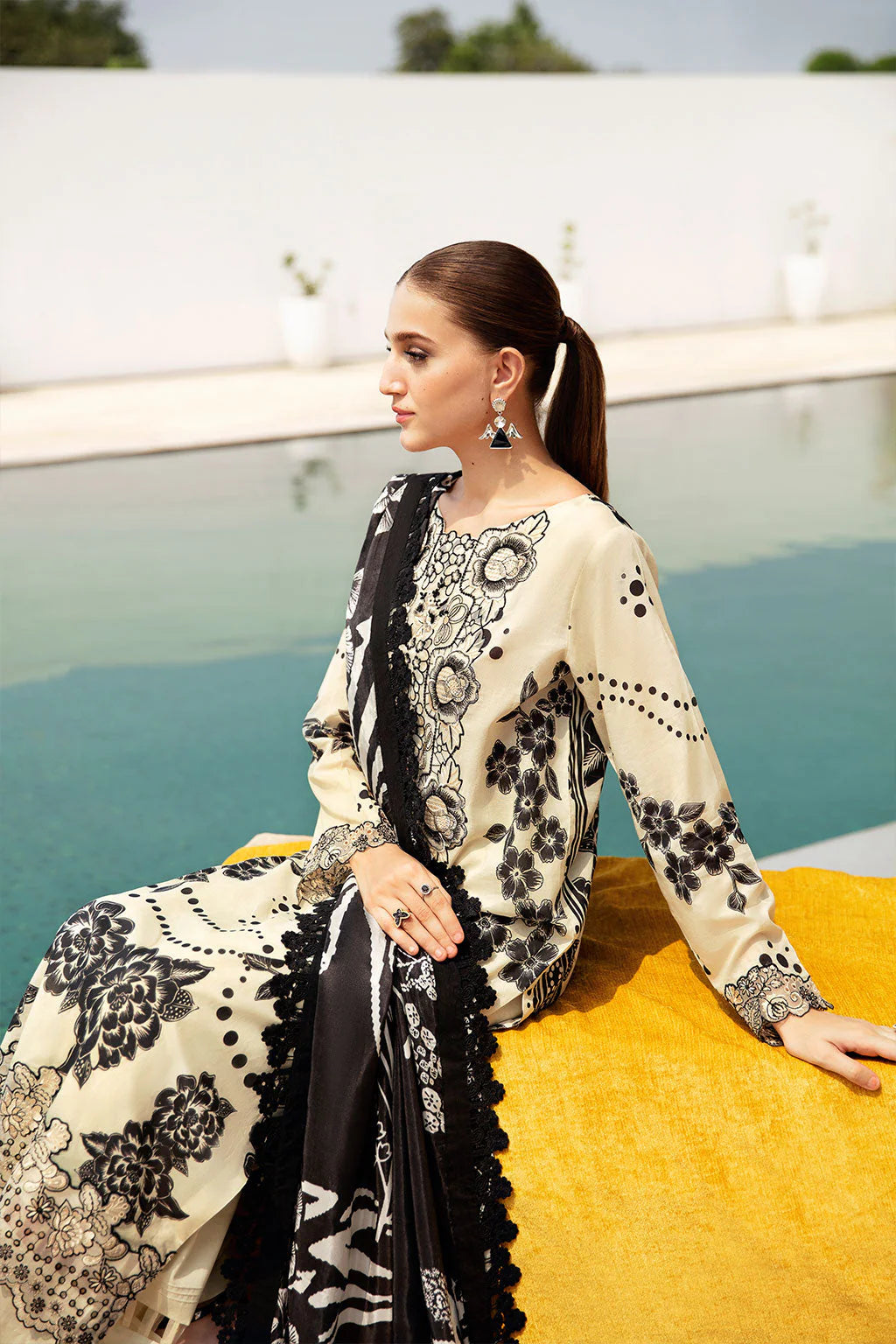 Ramsha Rangrez Luxury Lawn Vol 6 - 2025 - (602)